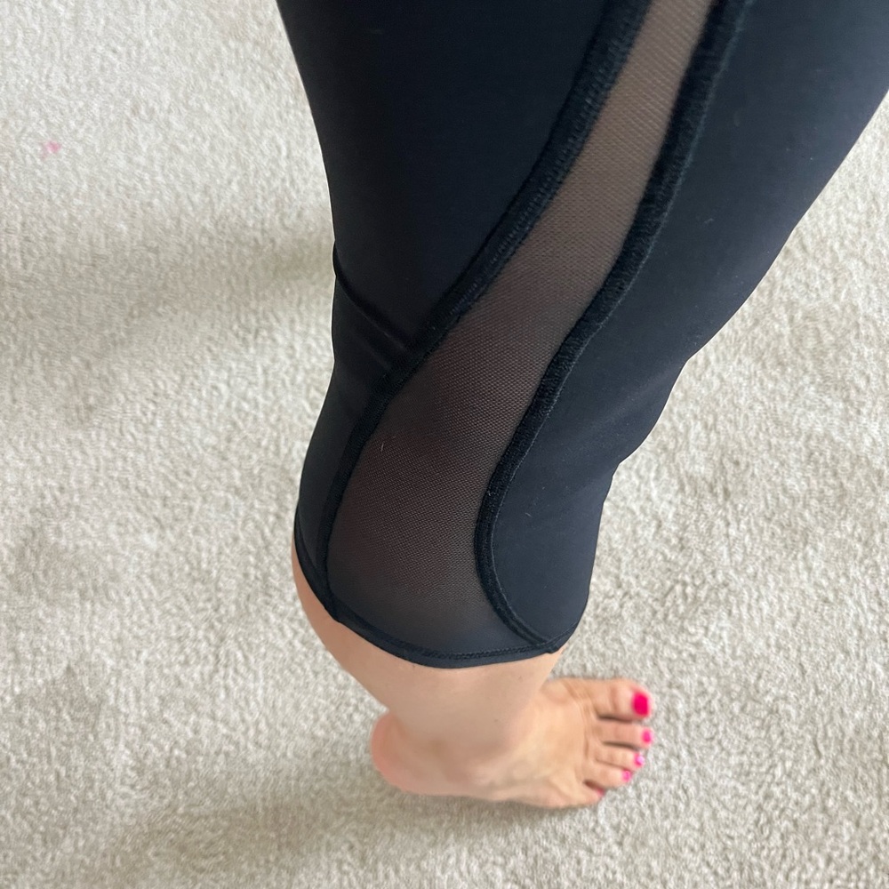 Lululemon athletica Yoga pants
Black - Size 6, Crop